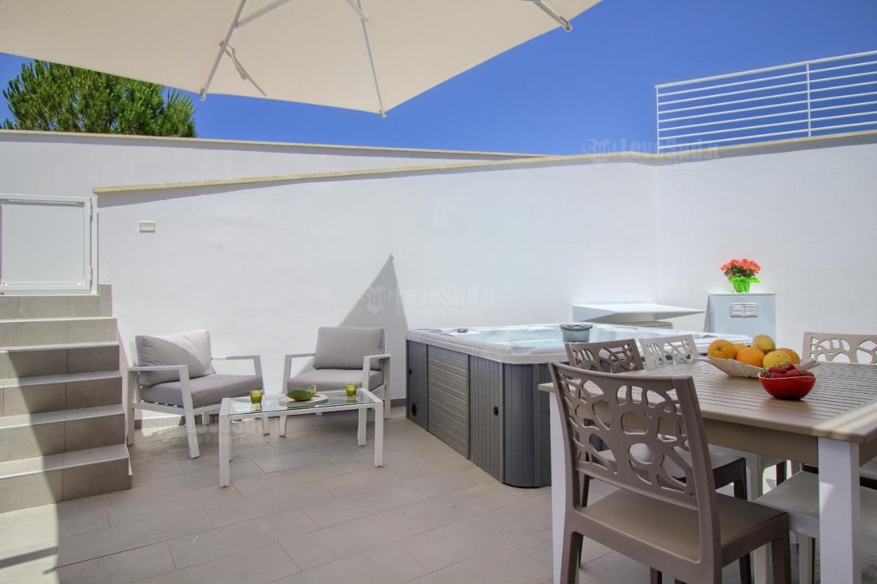 Jacuzzi Holiday Homes By Lovesud Santa Maria di Leuca Exterior foto